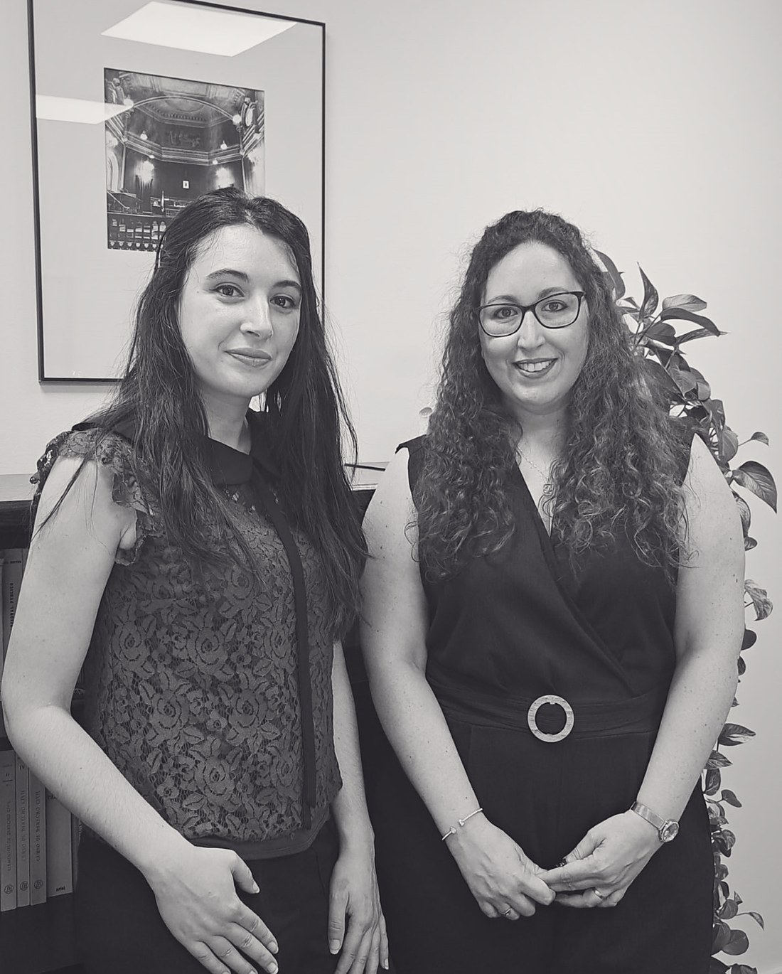 Aida Elias Soguero and Elena Fernández Ruiz at the office